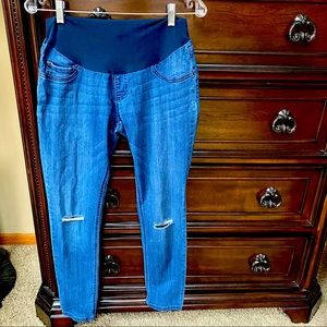 Maternity Distressed Jean Jeggings | L